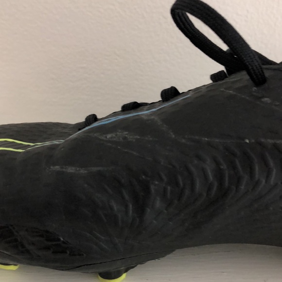 Nike Phantom 6 youth Soccer shoes worn twice - Picture 10 of 13